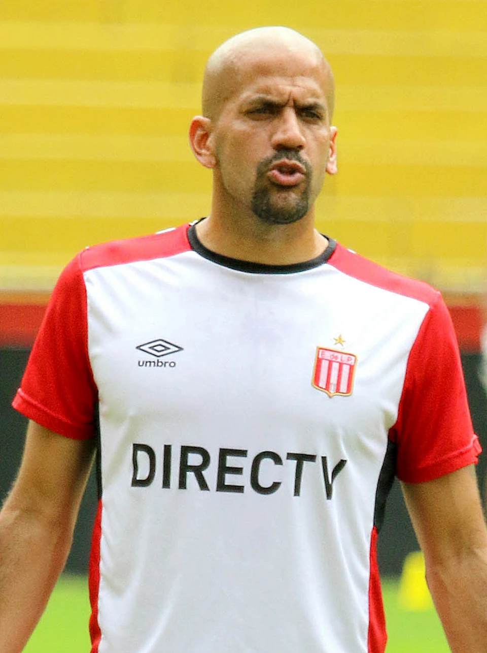 Juan Sebastián Verón in a red-and-white football training shirt