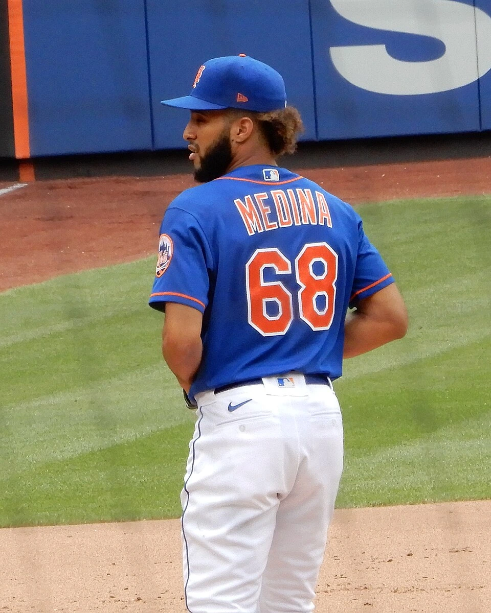 Yoervis Medina in a New York Mets uniform on the field